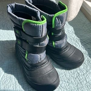 Easy slip-on snow boots